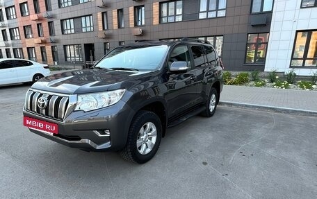 Toyota Land Cruiser Prado 150 рестайлинг 2, 2018 год, 4 850 000 рублей, 2 фотография