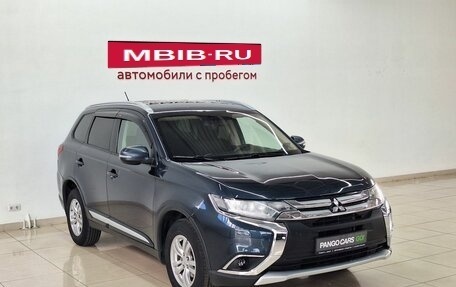 Mitsubishi Outlander III рестайлинг 3, 2016 год, 1 530 000 рублей, 3 фотография