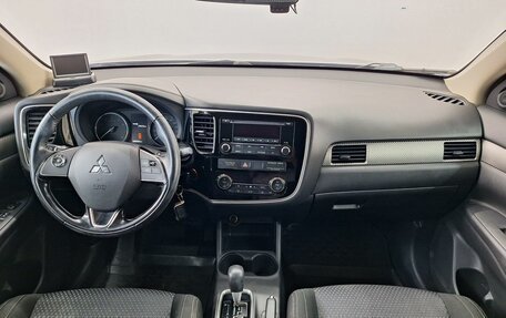 Mitsubishi Outlander III рестайлинг 3, 2016 год, 1 530 000 рублей, 7 фотография