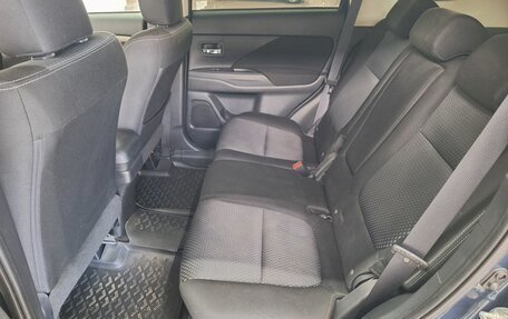 Mitsubishi Outlander III рестайлинг 3, 2016 год, 1 530 000 рублей, 15 фотография