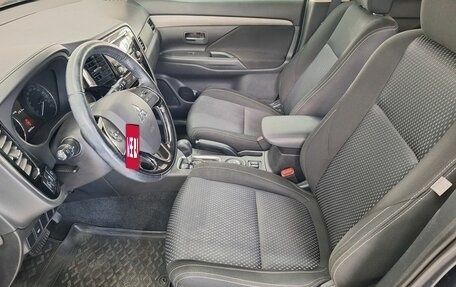 Mitsubishi Outlander III рестайлинг 3, 2016 год, 1 530 000 рублей, 14 фотография