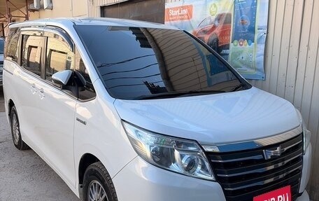 Toyota Noah III, 2014 год, 1 500 000 рублей, 2 фотография