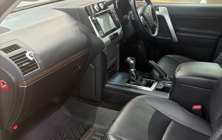 Toyota Land Cruiser Prado 150 рестайлинг 2, 2018 год, 5 050 000 рублей, 9 фотография