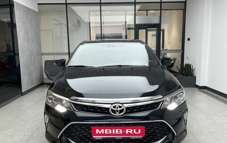 Toyota Camry, 2017 год, 2 440 000 рублей, 2 фотография