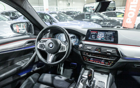 BMW 5 серия, 2018 год, 2 999 700 рублей, 15 фотография