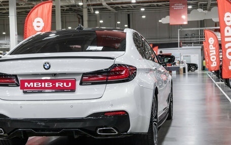 BMW 5 серия, 2018 год, 2 999 700 рублей, 10 фотография