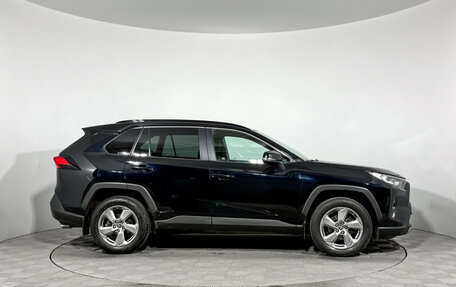 Toyota RAV4, 2021 год, 2 830 000 рублей, 4 фотография