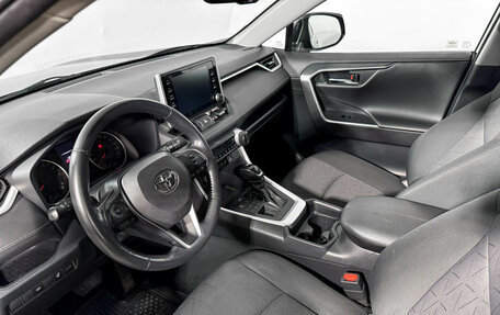 Toyota RAV4, 2021 год, 2 830 000 рублей, 9 фотография