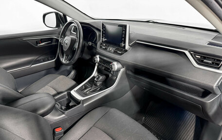 Toyota RAV4, 2021 год, 2 830 000 рублей, 13 фотография