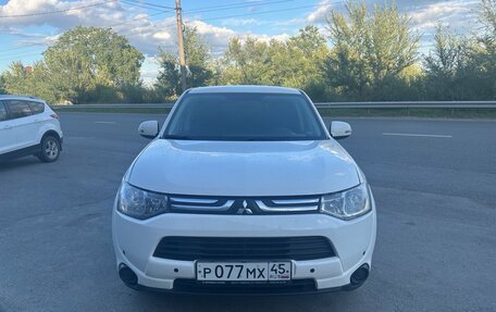 Mitsubishi Outlander III рестайлинг 3, 2013 год, 1 250 000 рублей, 2 фотография