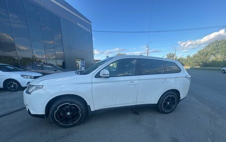 Mitsubishi Outlander III рестайлинг 3, 2013 год, 1 250 000 рублей, 4 фотография