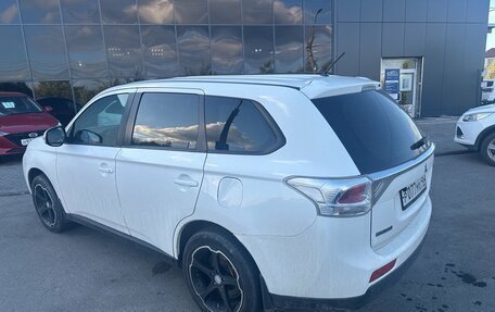 Mitsubishi Outlander III рестайлинг 3, 2013 год, 1 250 000 рублей, 5 фотография