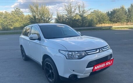 Mitsubishi Outlander III рестайлинг 3, 2013 год, 1 250 000 рублей, 3 фотография