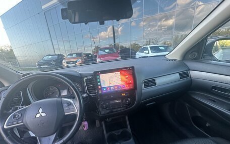 Mitsubishi Outlander III рестайлинг 3, 2013 год, 1 250 000 рублей, 8 фотография