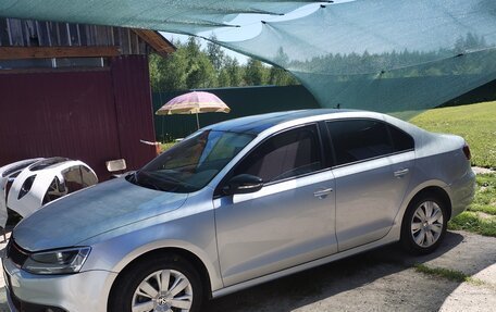 Volkswagen Jetta VI, 2011 год, 1 050 000 рублей, 2 фотография