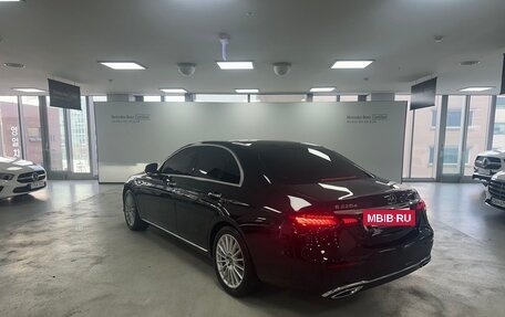 Mercedes-Benz E-Класс, 2023 год, 2 фотография