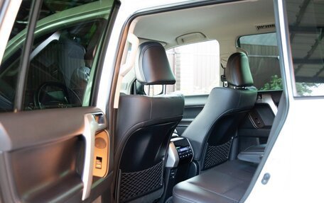 Toyota Land Cruiser Prado 150 рестайлинг 2, 2022 год, 7 000 000 рублей, 7 фотография