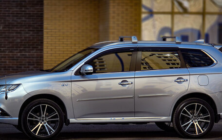 Mitsubishi Outlander III рестайлинг 3, 2017 год, 2 740 000 рублей, 5 фотография