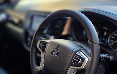 Mitsubishi Outlander III рестайлинг 3, 2017 год, 2 740 000 рублей, 10 фотография