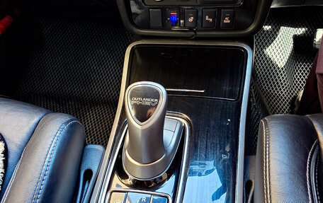 Mitsubishi Outlander III рестайлинг 3, 2017 год, 2 740 000 рублей, 14 фотография