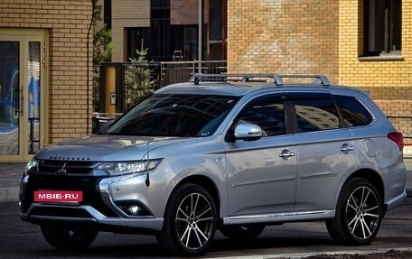 Mitsubishi Outlander III рестайлинг 3, 2017 год, 2 740 000 рублей, 8 фотография