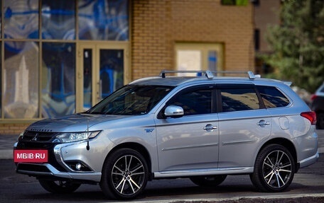 Mitsubishi Outlander III рестайлинг 3, 2017 год, 2 740 000 рублей, 6 фотография