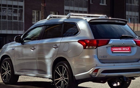 Mitsubishi Outlander III рестайлинг 3, 2017 год, 2 740 000 рублей, 31 фотография