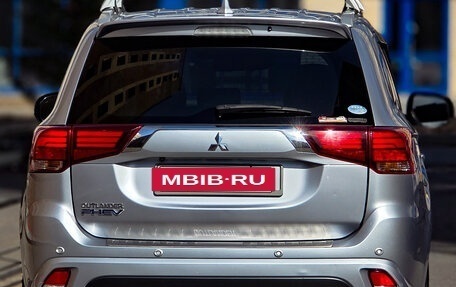 Mitsubishi Outlander III рестайлинг 3, 2017 год, 2 740 000 рублей, 21 фотография