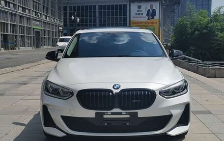 BMW 1 серия, 2023 год, 1 500 000 рублей, 2 фотография
