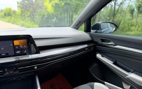 Volkswagen Golf VIII, 2022 год, 1 890 000 рублей, 16 фотография