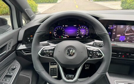 Volkswagen Golf VIII, 2022 год, 1 950 000 рублей, 9 фотография