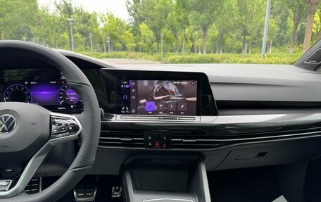 Volkswagen Golf VIII, 2022 год, 1 950 000 рублей, 20 фотография
