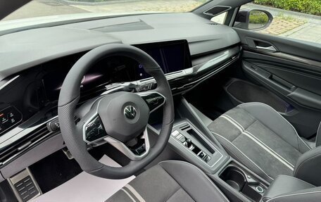 Volkswagen Golf VIII, 2022 год, 1 950 000 рублей, 11 фотография