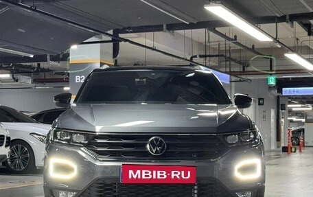 Volkswagen T-Roc I, 2022 год, 2 600 000 рублей, 3 фотография