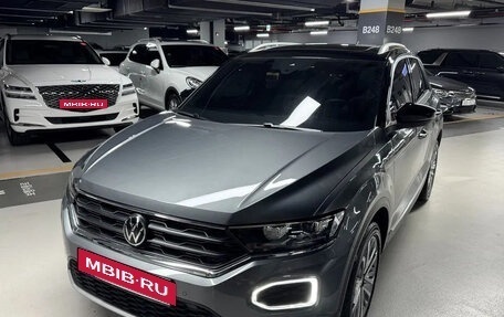 Volkswagen T-Roc I, 2022 год, 2 600 000 рублей, 2 фотография