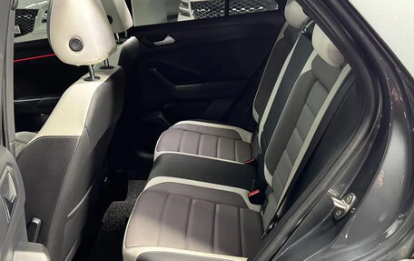 Volkswagen T-Roc I, 2022 год, 2 600 000 рублей, 13 фотография