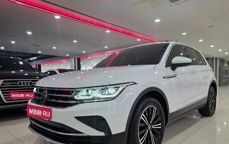 Volkswagen Tiguan II, 2022 год, 3 400 000 рублей, 2 фотография