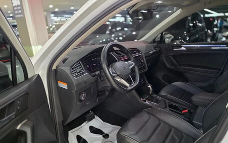 Volkswagen Tiguan II, 2022 год, 3 400 000 рублей, 10 фотография