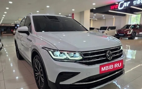 Volkswagen Tiguan II, 2022 год, 3 400 000 рублей, 7 фотография