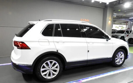 Volkswagen Tiguan II, 2019 год, 2 520 000 рублей, 3 фотография