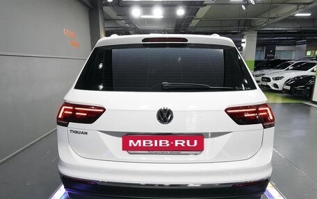 Volkswagen Tiguan II, 2019 год, 2 520 000 рублей, 4 фотография