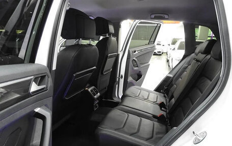 Volkswagen Tiguan II, 2019 год, 2 520 000 рублей, 11 фотография