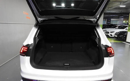 Volkswagen Tiguan II, 2019 год, 2 520 000 рублей, 19 фотография