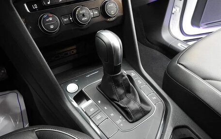 Volkswagen Tiguan II, 2019 год, 2 520 000 рублей, 16 фотография