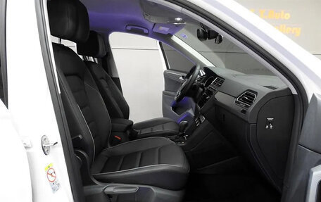 Volkswagen Tiguan II, 2019 год, 2 520 000 рублей, 17 фотография