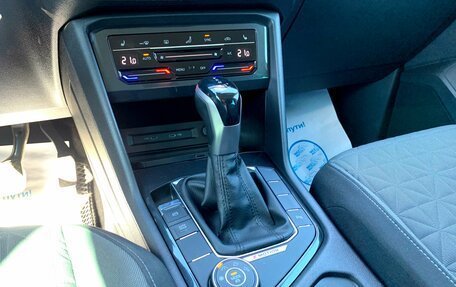 Volkswagen Tiguan II, 2021 год, 3 335 600 рублей, 25 фотография