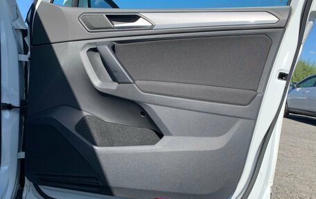 Volkswagen Tiguan II, 2021 год, 3 335 600 рублей, 33 фотография