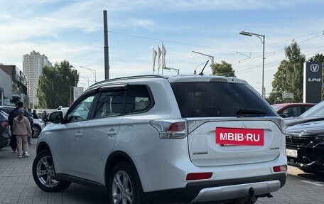 Mitsubishi Outlander III рестайлинг 3, 2014 год, 1 239 000 рублей, 6 фотография