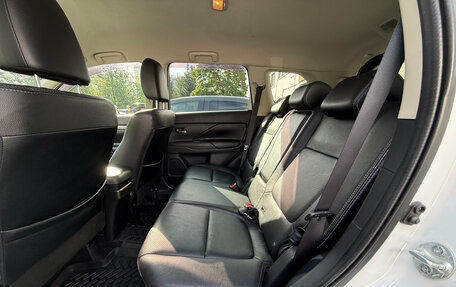Mitsubishi Outlander III рестайлинг 3, 2014 год, 1 239 000 рублей, 11 фотография