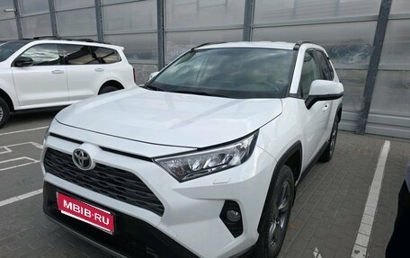 Toyota RAV4, 2020 год, 3 200 000 рублей, 1 фотография